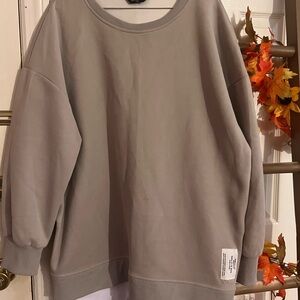 Pre~loved CHICME women’s gray sweater dress with zippers.
